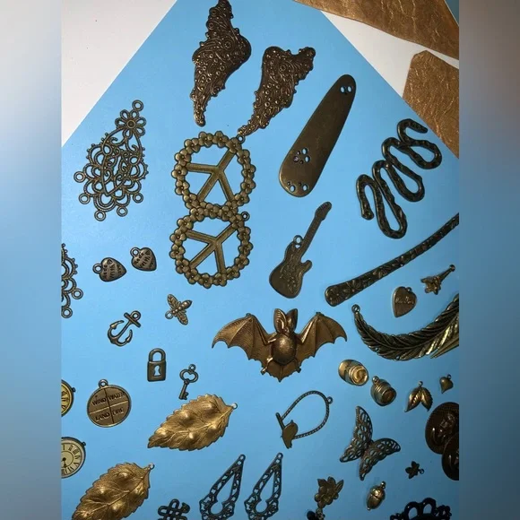 Huge Assorted Lot of Gold and Antique Bronze Pendant & Charms Collection - Lot 1 - Picture 6 of 16